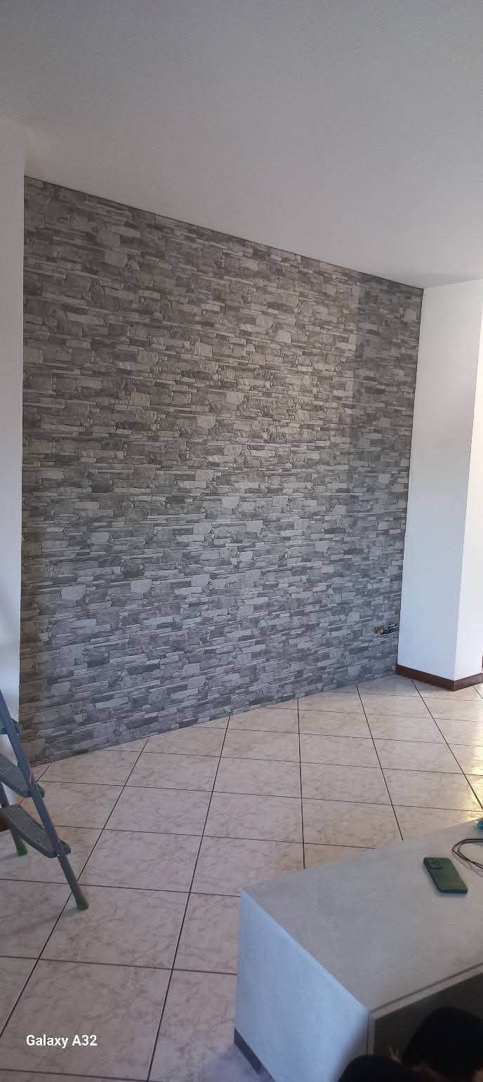 Salle de bain après rénovation carrelage noir
